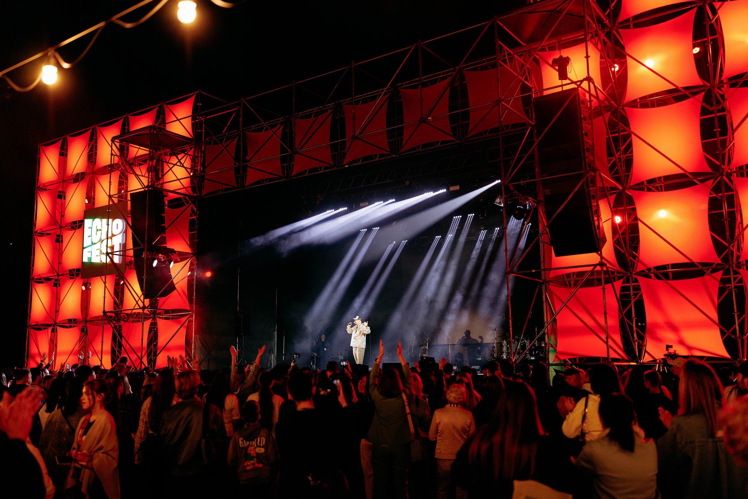 Кастомні авто та гості виставки KYIV CAR FEST на ECHO FEST