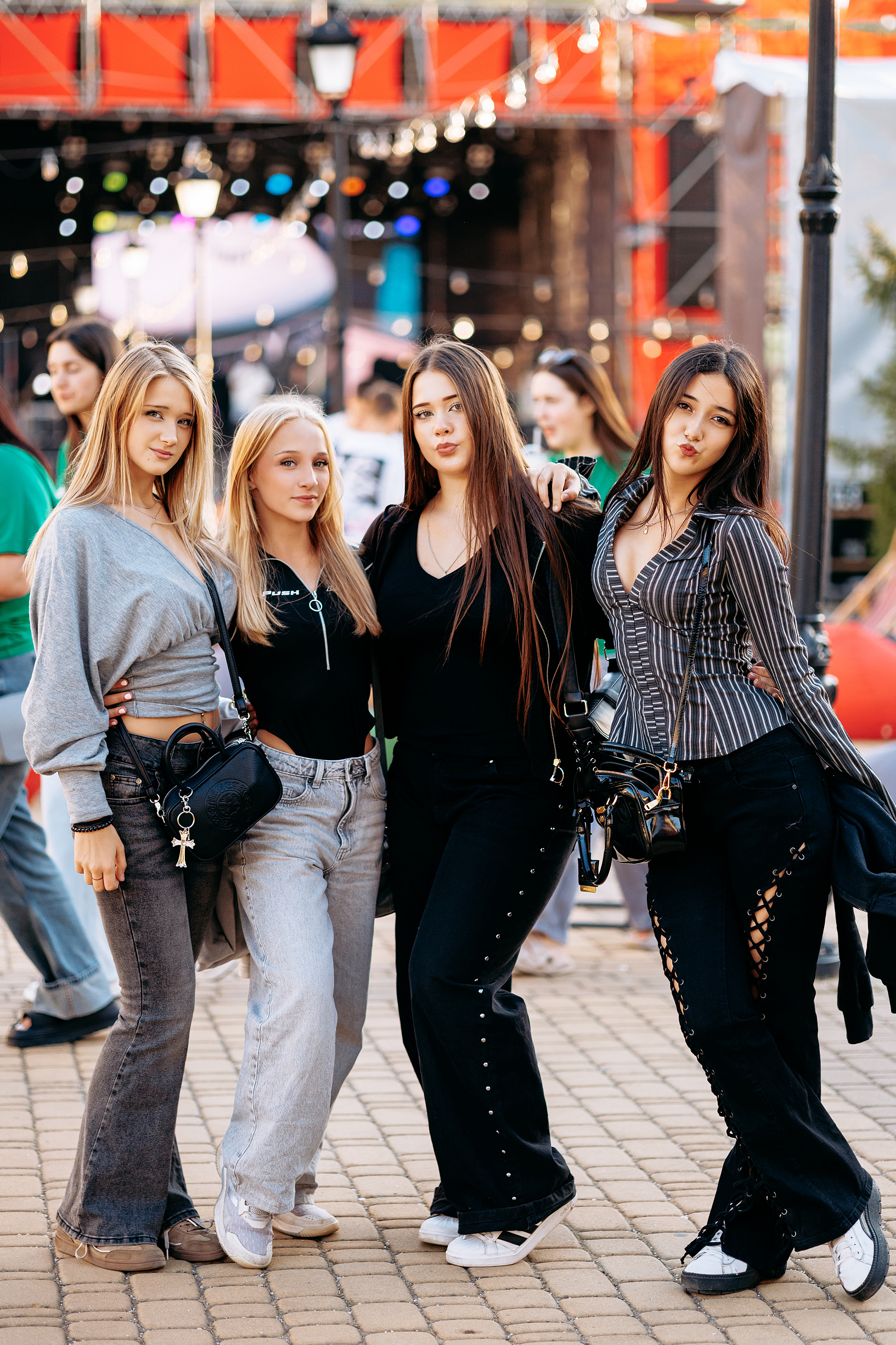 Кастомні авто та гості виставки KYIV CAR FEST на ECHO FEST